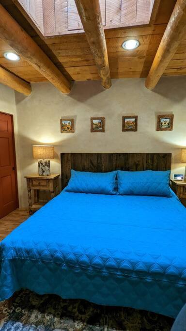 Santa Fe Oasis: Cozy Retreat with Hot Tub Near Town Square Apartment Exterior photo