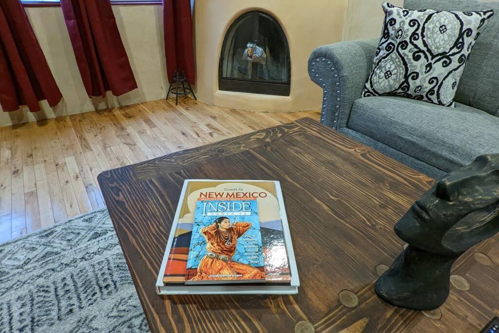 Santa Fe Oasis: Cozy Retreat with Hot Tub Near Town Square Apartment Exterior photo