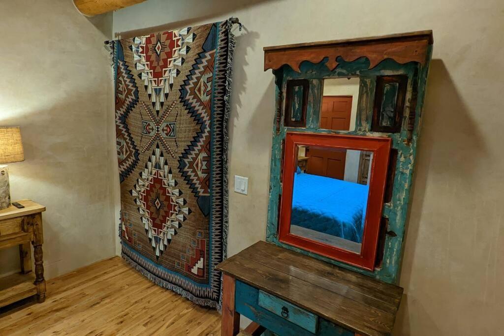Santa Fe Oasis: Cozy Retreat with Hot Tub Near Town Square Apartment Exterior photo